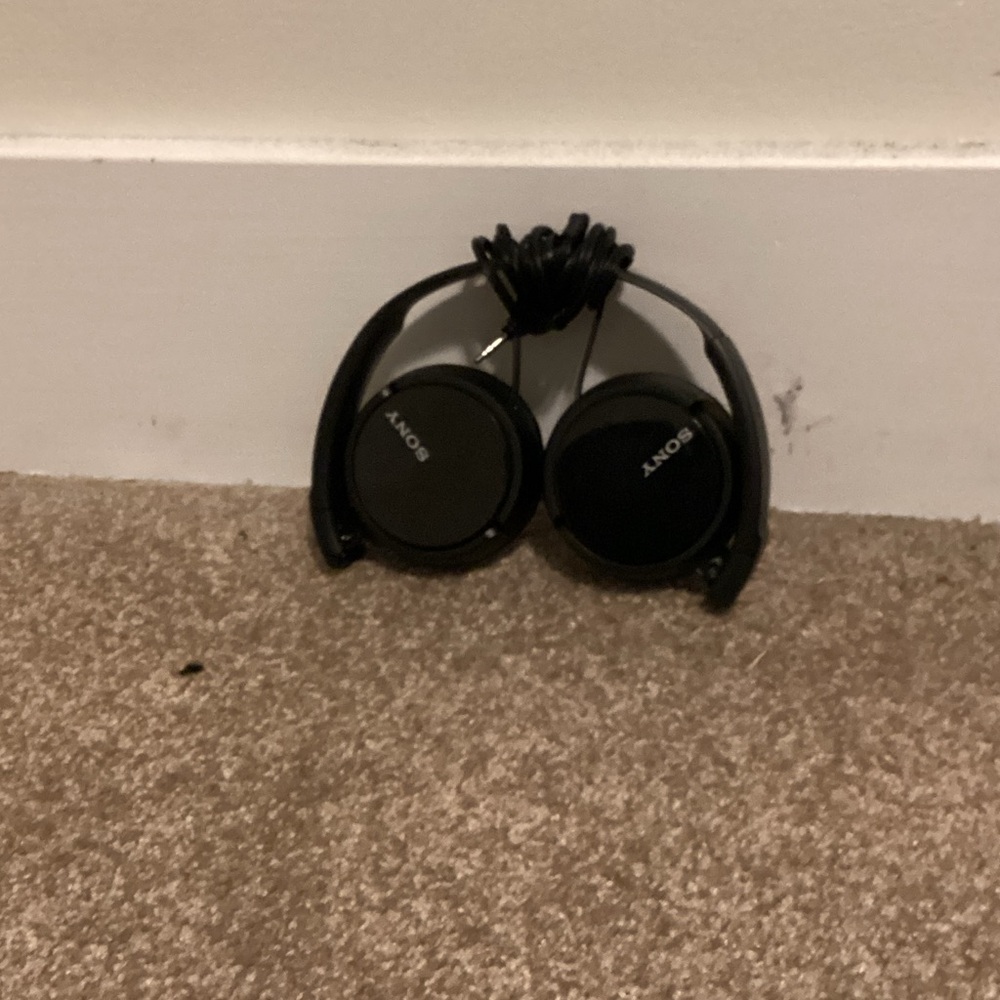 Black Sony headphones